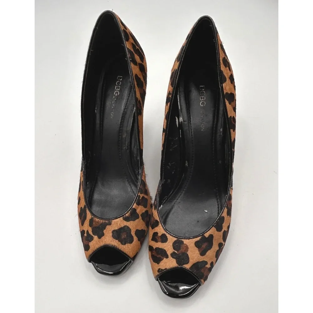 BCBG Generation Leopard Print Calf Hair Peep Toe Wedge Heels Mob Wife Old Money